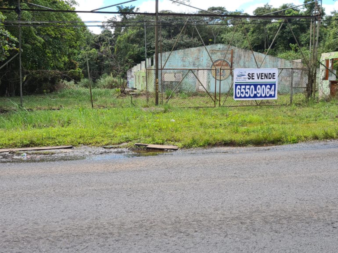 Se VENDE Terreno Nuevo Chorrillo 75 metros frente a la Vía Principal